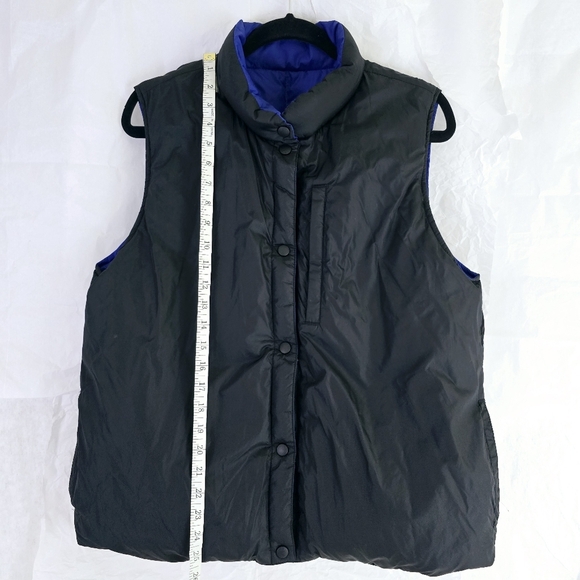 Columbia Women REVERSIBLE puffer snap vest Sz M Black Cobalt Blue Pockets - Picture 5 of 10